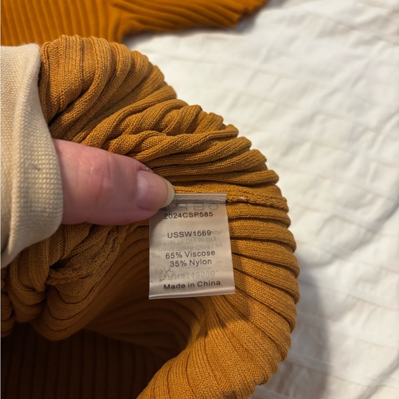 Universal Standard. Size 18/20 top - Picture 3 of 8